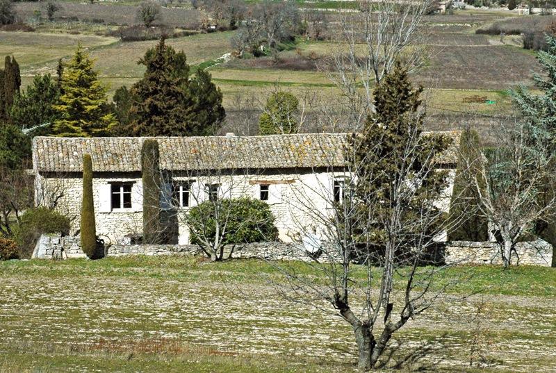 Vente Gordes, authentique ferme fortifiée sur 4,4 hectares